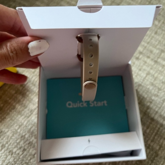 White Wearable Device - Picture 7 of 7